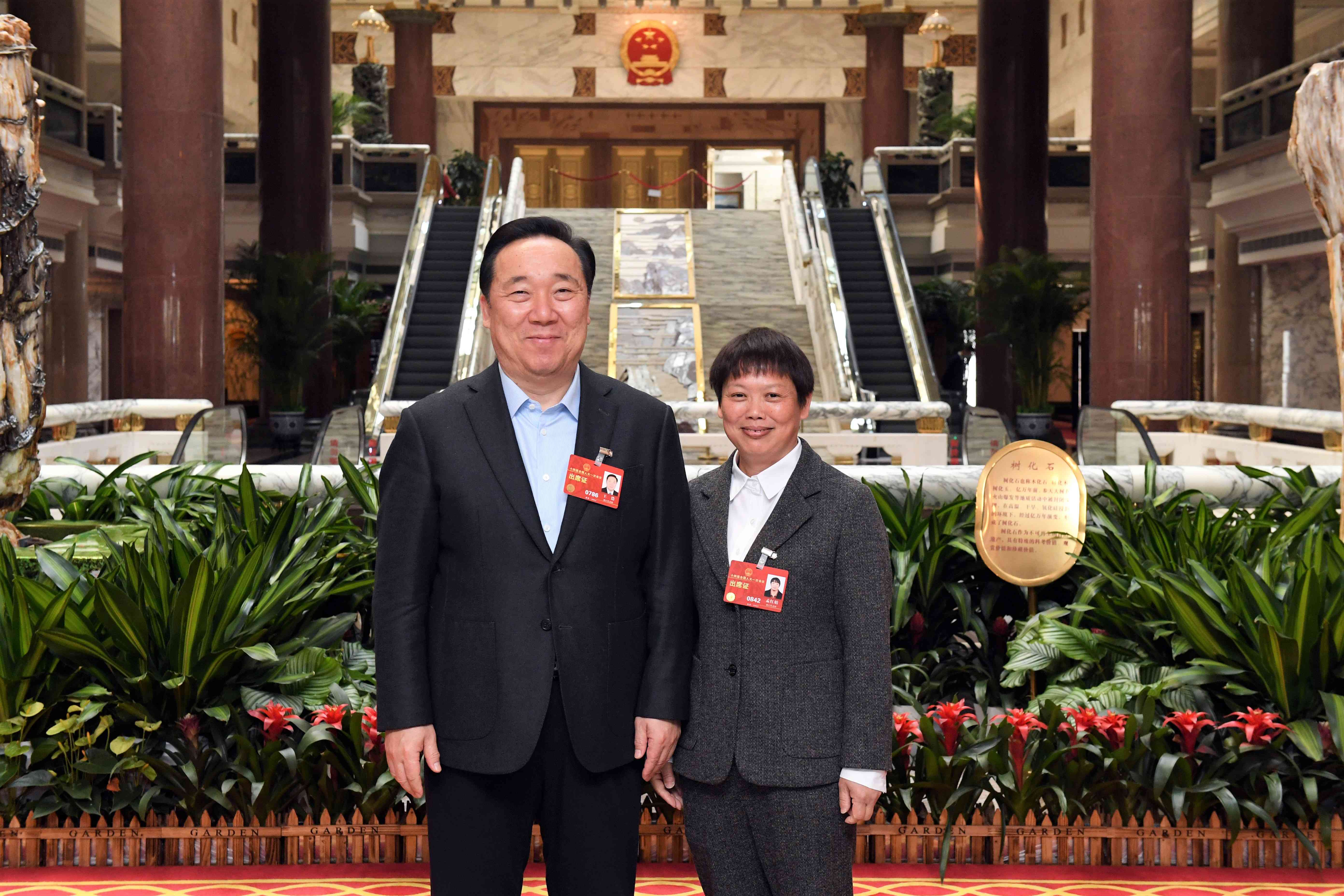 53、2023年1月15日，浙江省第十四屆人民代表大會第一次會議舉行第三次全體會議，我司紹興工廠車間主任孟紅娟當(dāng)選全國人大代表。.jpg